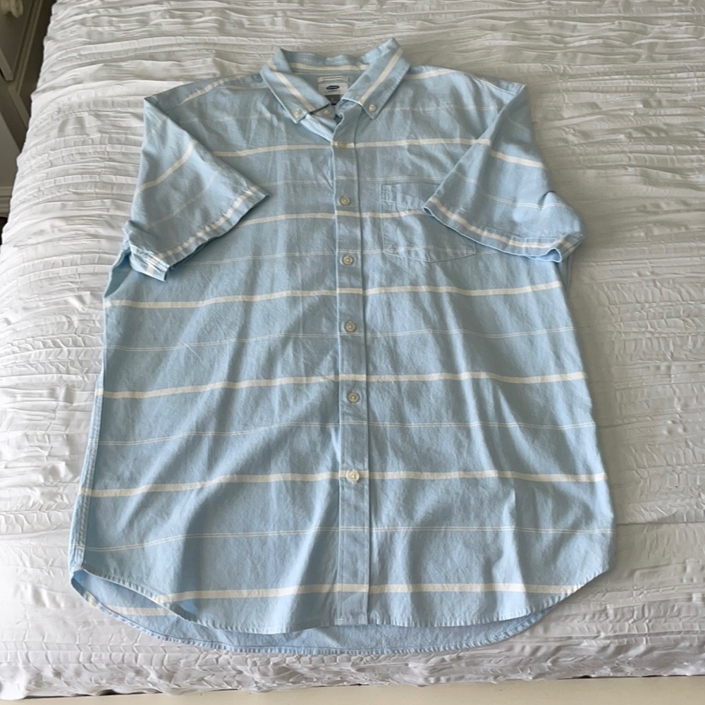 Men’s casual button down shirt